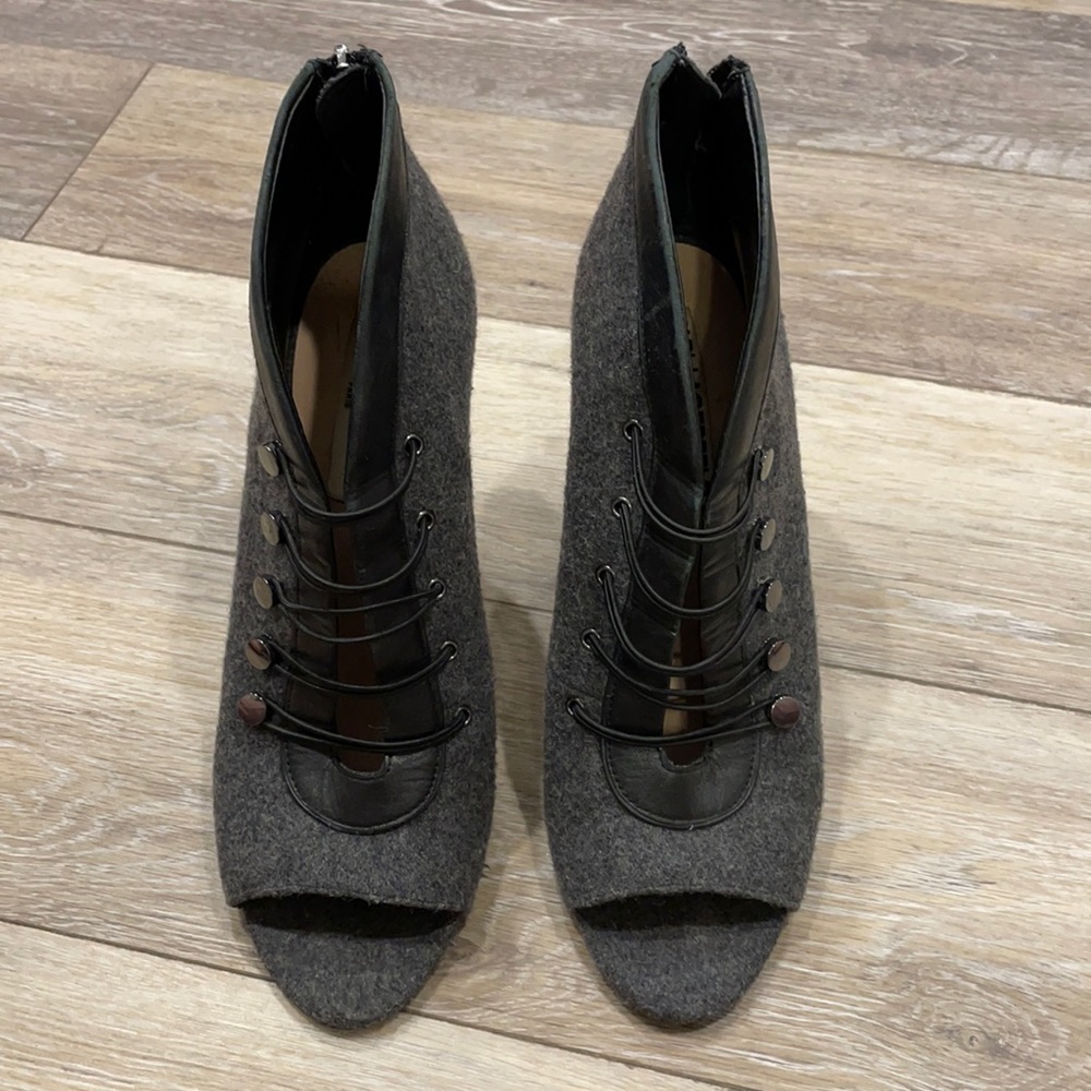 Karl Lagerfield size 8.5 heels